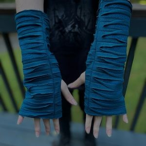 #NP14 Nepal gloves texting fingerless mittens NEW NWT